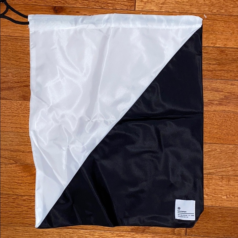 Lululemon bag